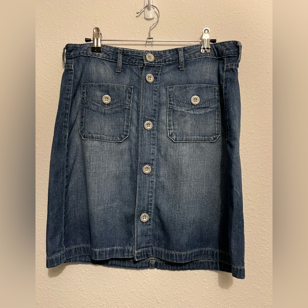 #784 Levi’s Denim Button-Front Skirt size 4